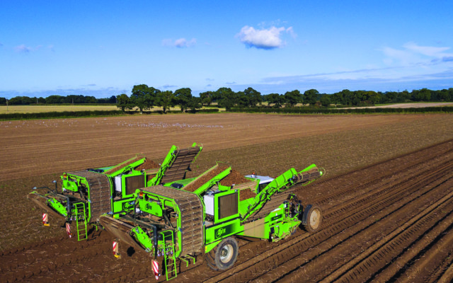 Download: Harvesters_300dpi_100x75mm_D_NR-4736
